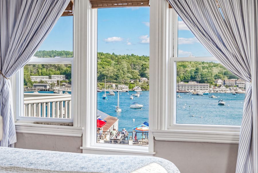 Harbor windows, room 14