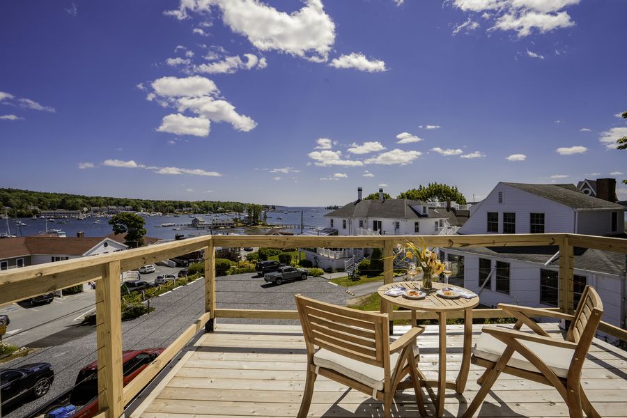 Harbor deck, room 8