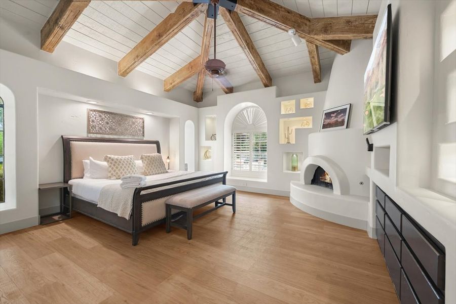 Main-floor primary suite