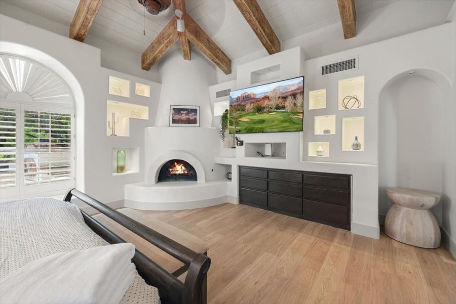 Primary suite built-ins
