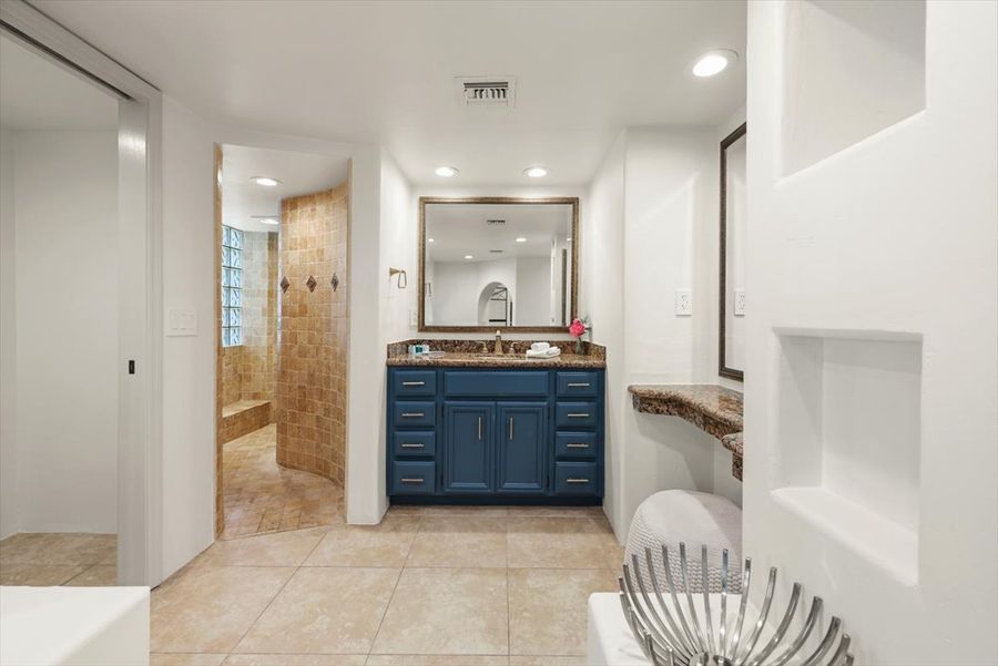 Primary bath detail