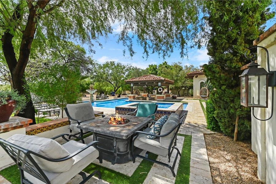 Fire pit seating