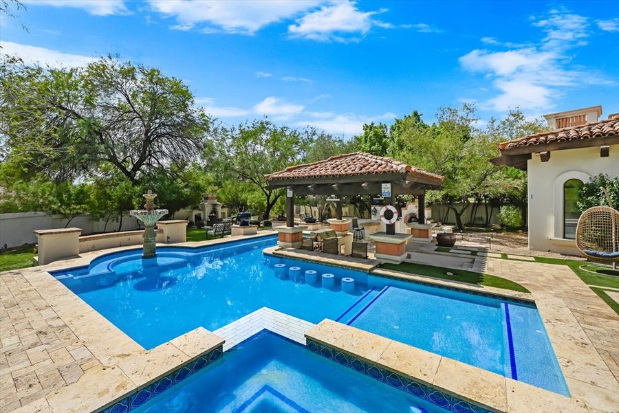 Resort-style pool and courtyard